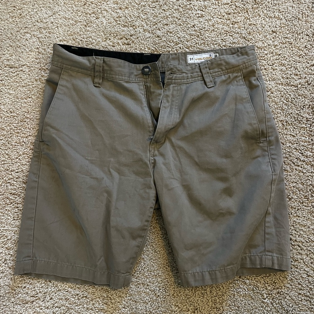 Volcom shorts size 31